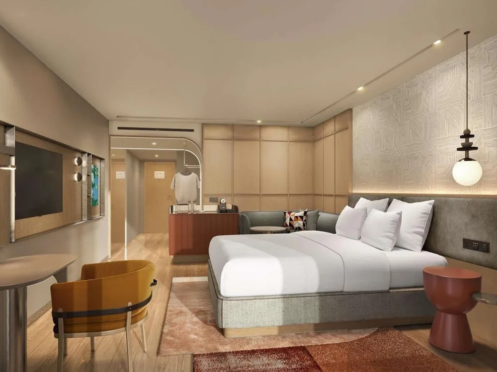 Executive Double Club room with city view (full double bed)