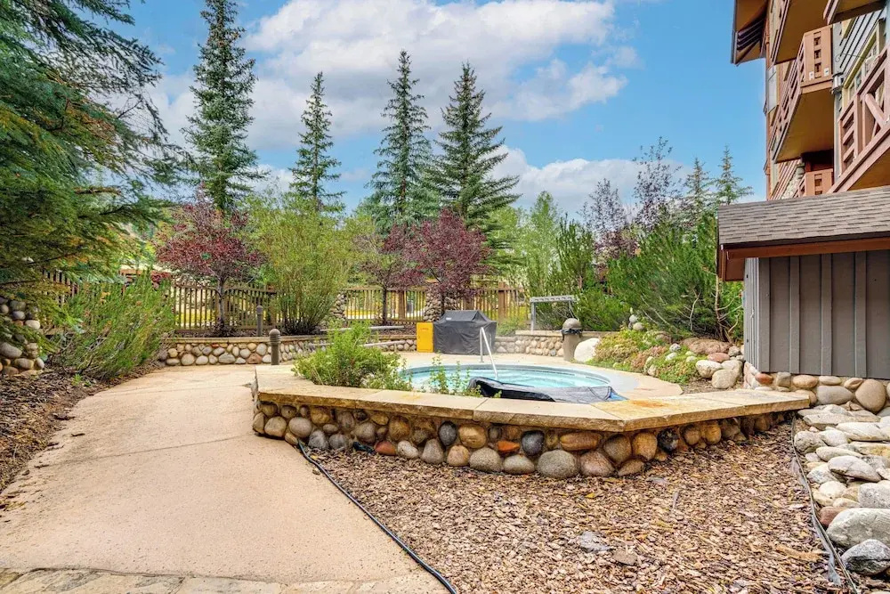 Walk to Lifts: Condo w/ Copper Mtn Views in Frisco