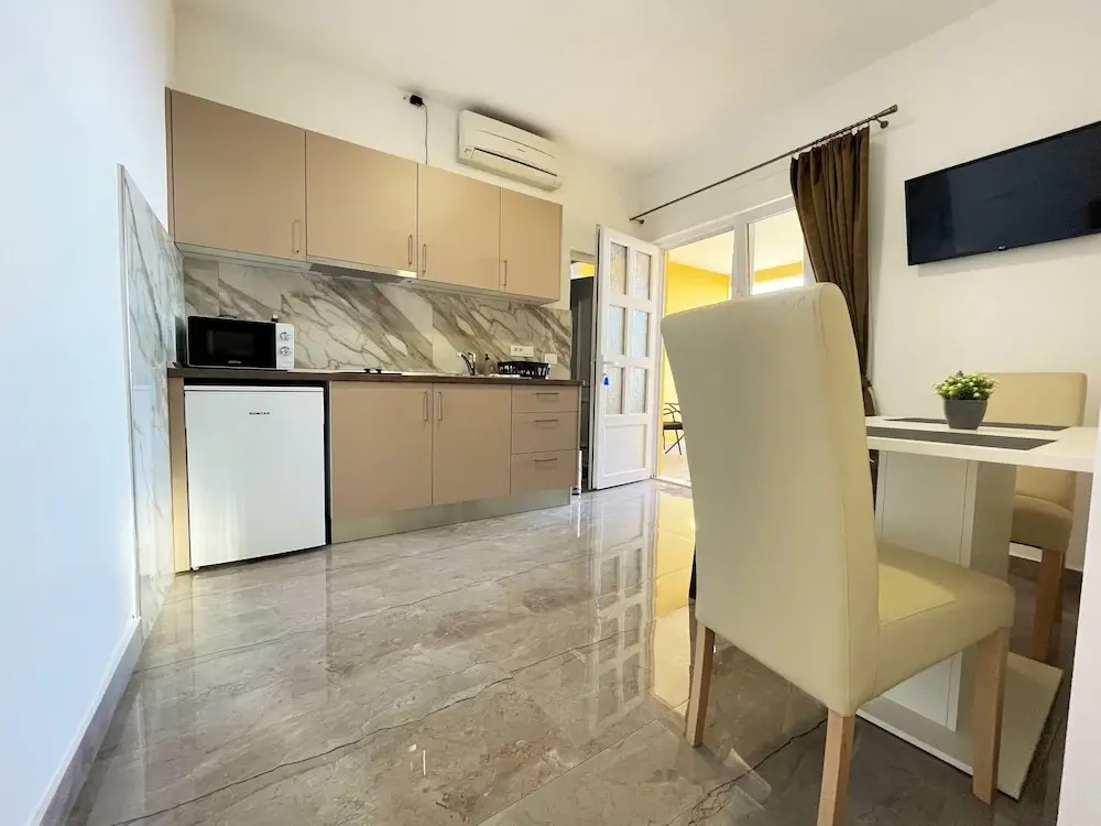 2 Bedrooms Comfort Apartment with balcony and with sea view