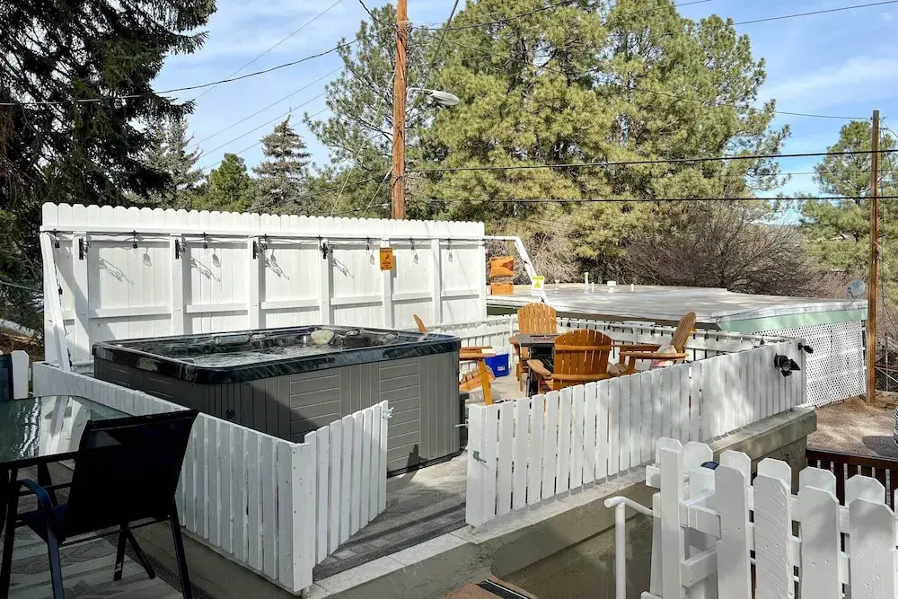 Cabin w/ Mountain Views ~ 2 Mi to Ruidoso Midtown!