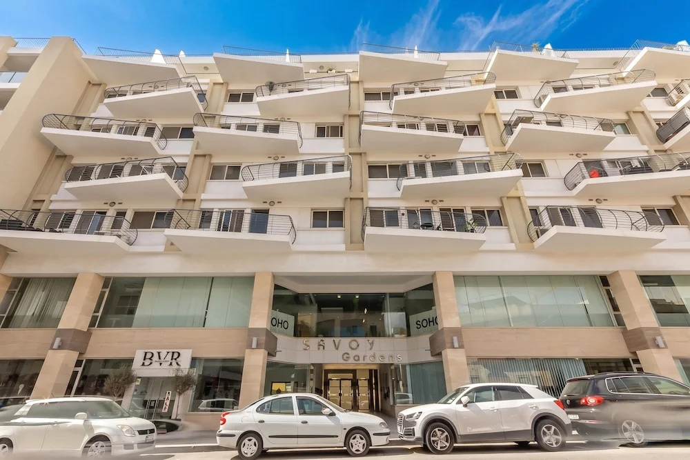 Modern and Comfortable Apart Savoy Garden