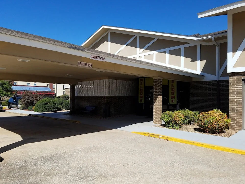 Super 8 Bentonville