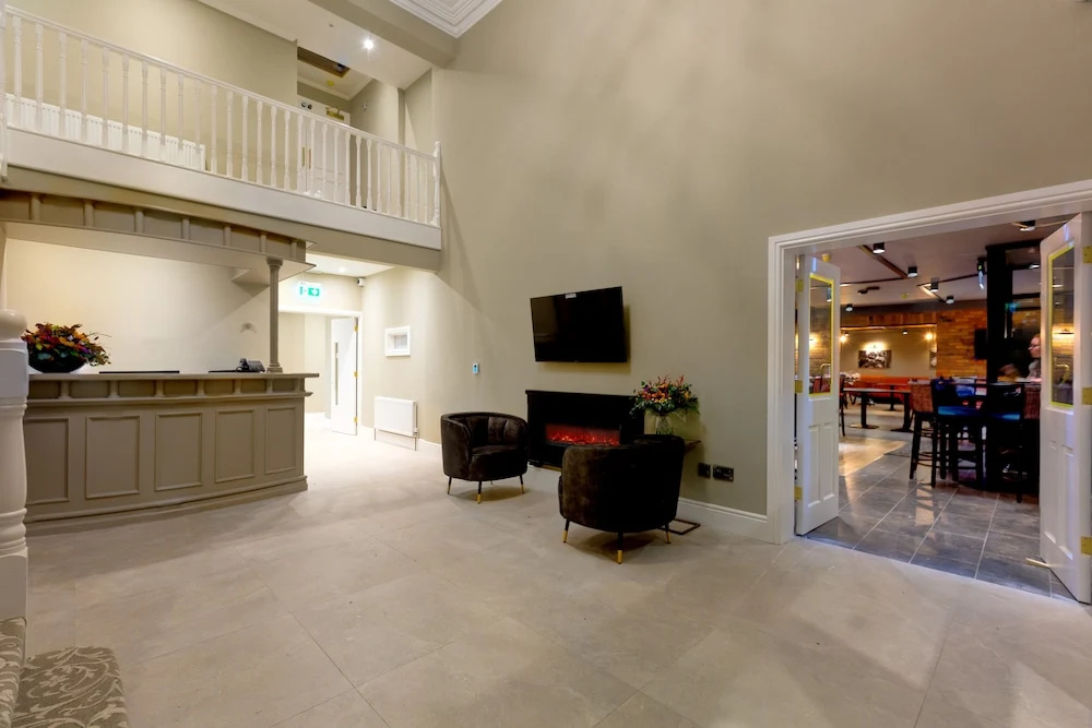 Castle Varagh Hotel & Bar - фото 1