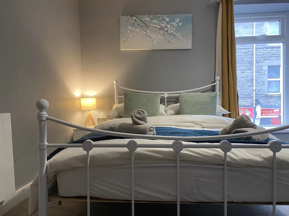 Bridgend Central 2-bed Apartment