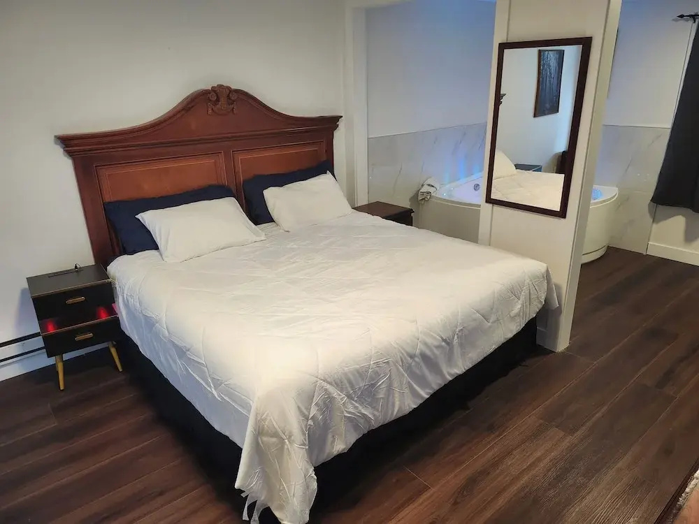 2 Bedrooms Suite with balcony