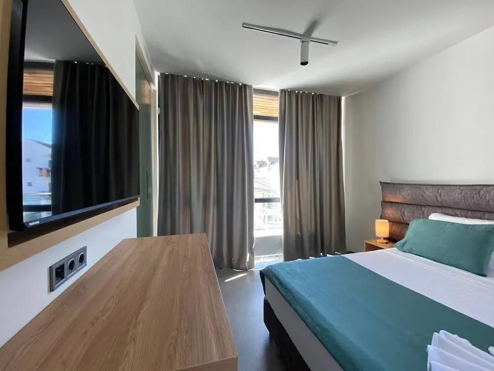 Deluxe Double room (full double bed)