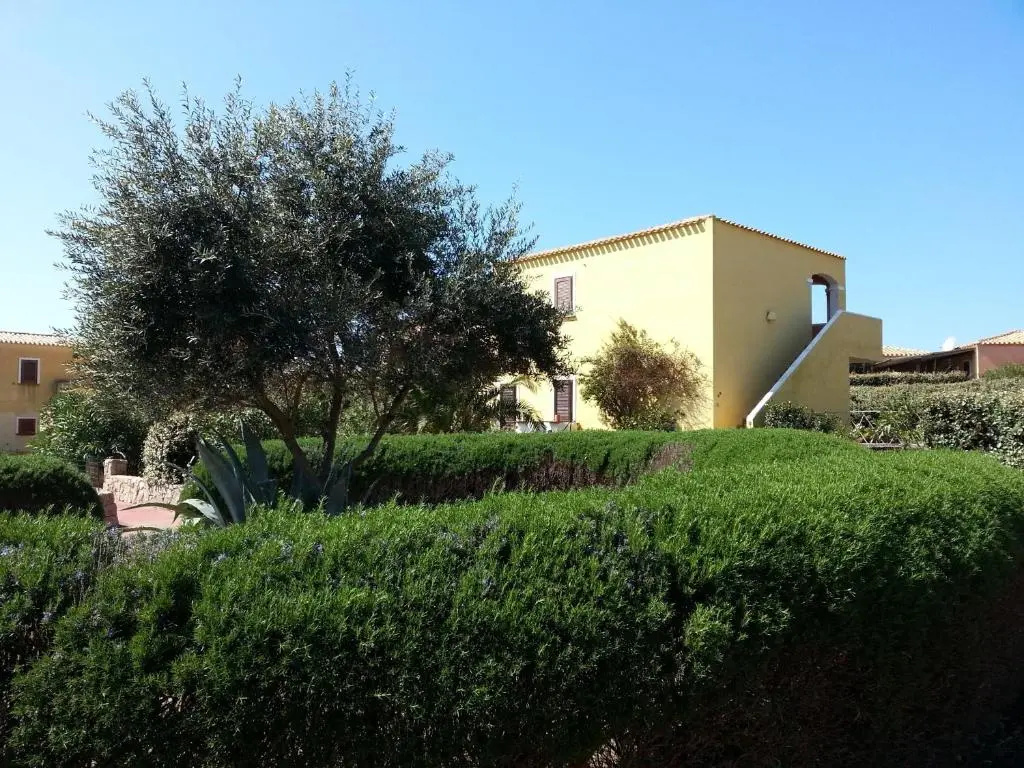 2 Bedrooms Apartment with garden view