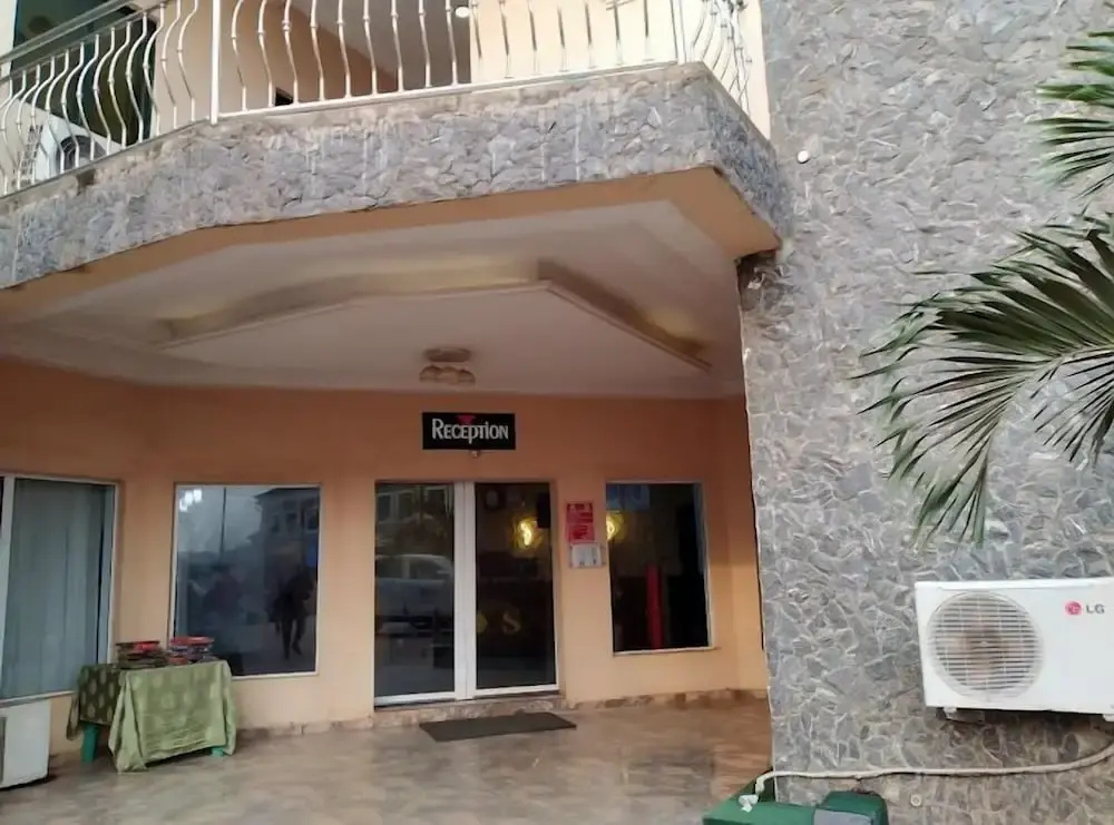 Rolak Hotel and Suites