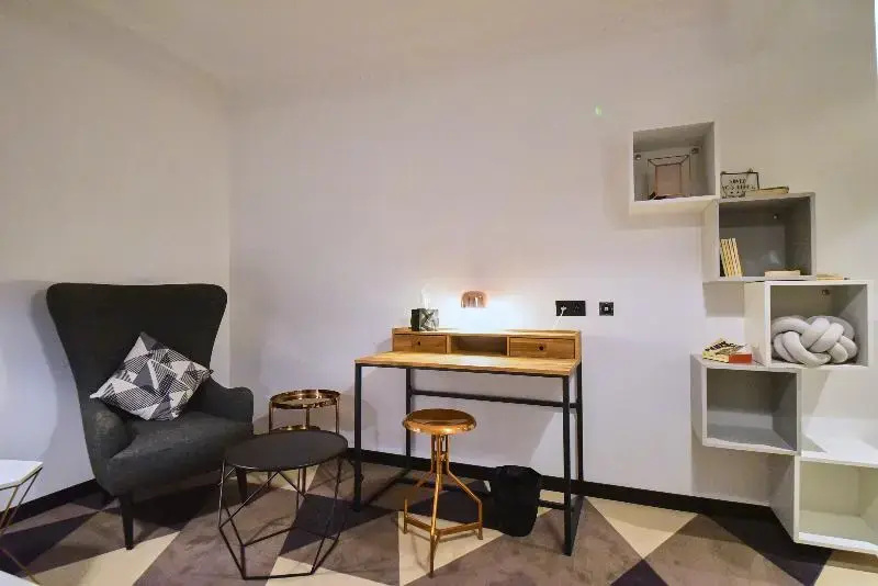 Madrigal hotel 157