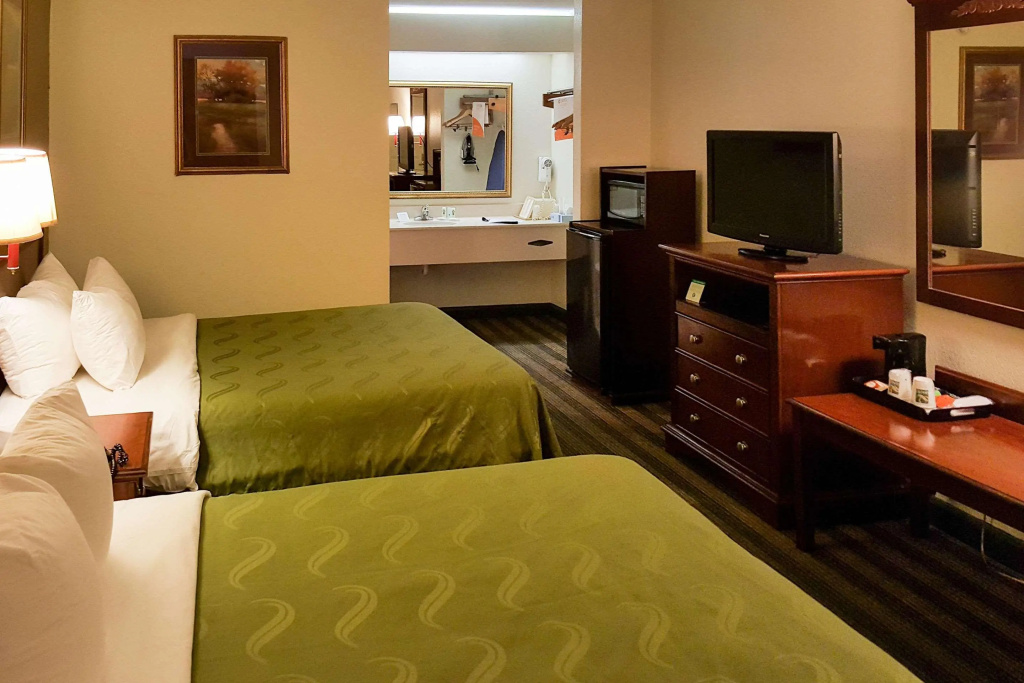 Quality Inn Mobile West Tillmans Corner — 4