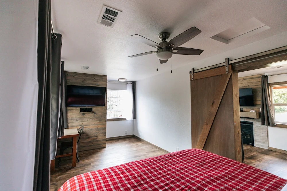 Standard Double room with balcony (full double bed)