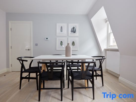 Коттедж в 7VH Virginia House, 31 Bloomsbury Way by City Living London