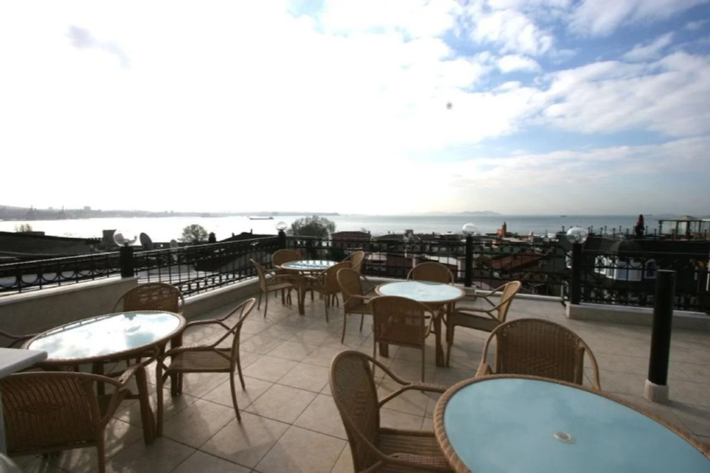 Peninsula Grand Hotel - Général