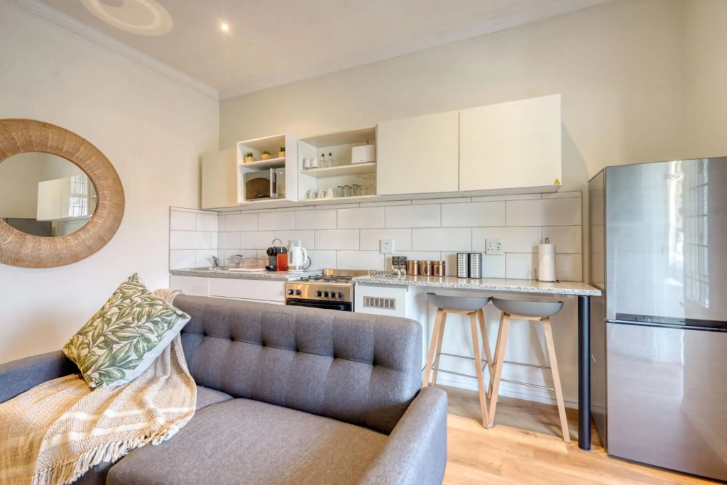 Hampton Collection - Charming 5 Sleeper Apartment with Pool - фото 18