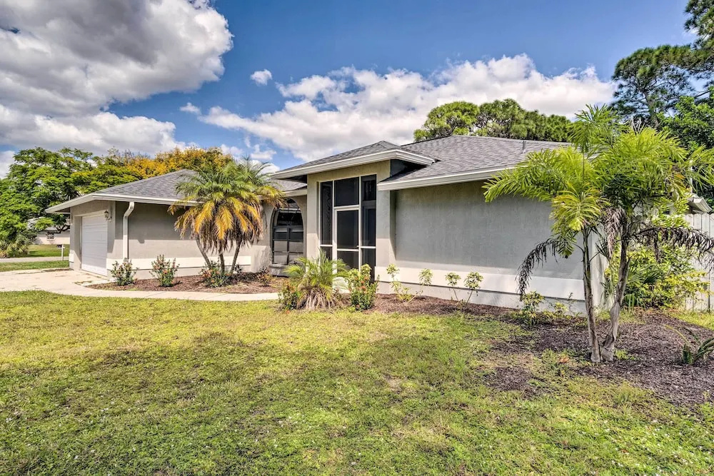 4 Mi to Beaches: Home w/ Lanai & Yard in Venice!
