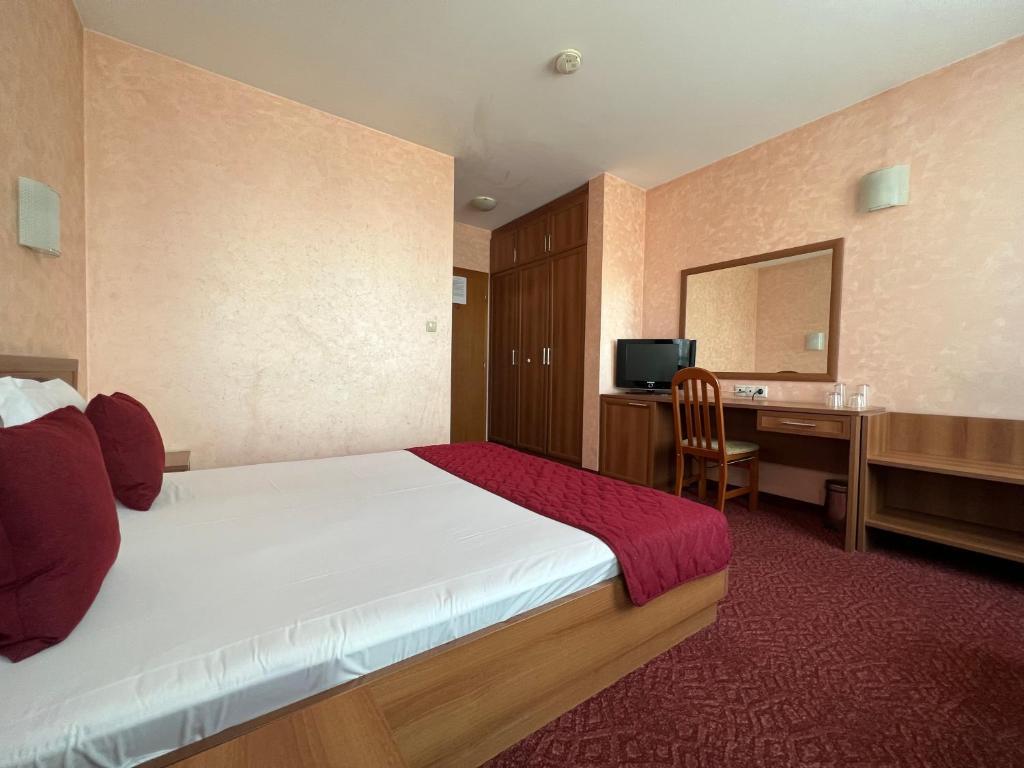 Трёхместный номер Standard в Hotel 007
