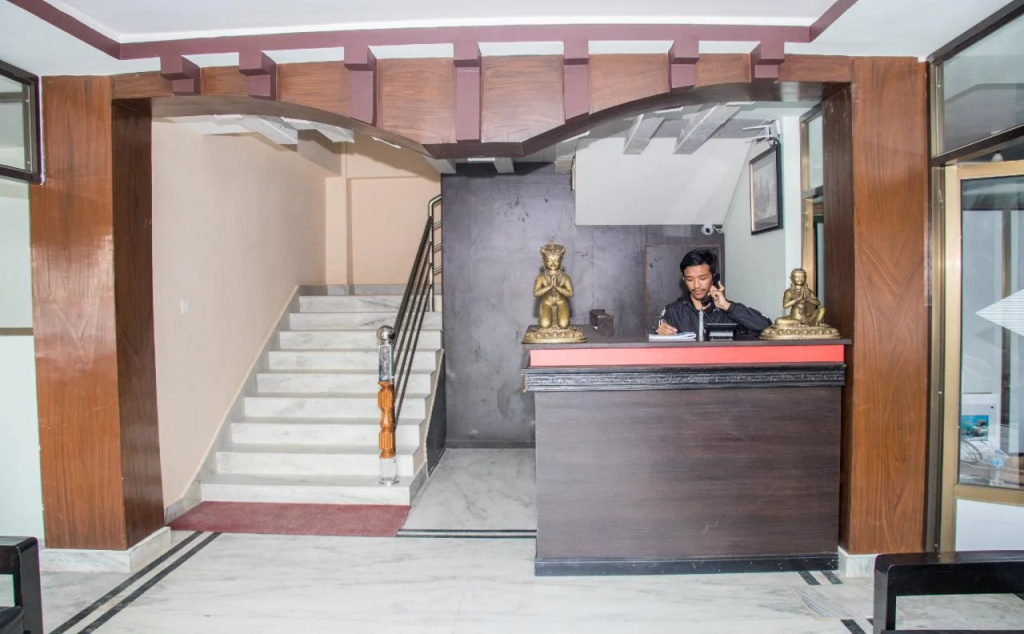 Aadarsha Inn By OYO Rooms