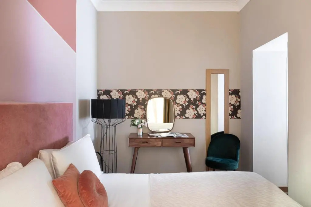 Small Double room (full double bed)