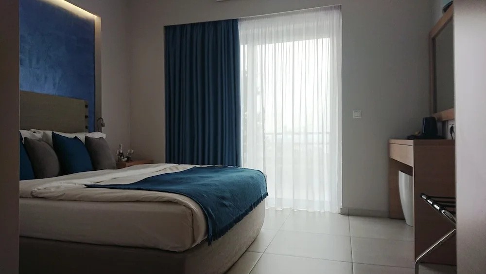 Studio with balcony and with sea view