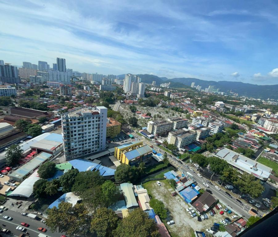 Отель Beacon Executive Suites - Kek Lok Si View By IZ, фото 5