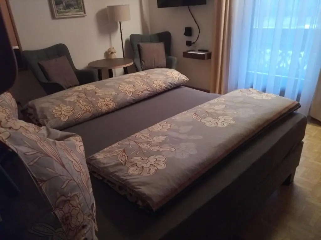 Standard Double room with balcony (full double bed)