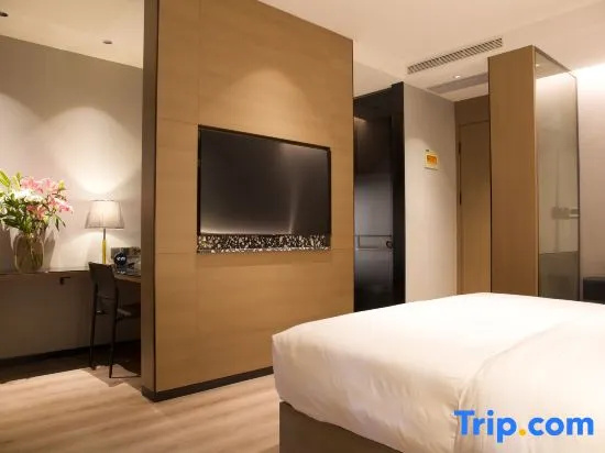 Deluxe Double room (full double bed)
