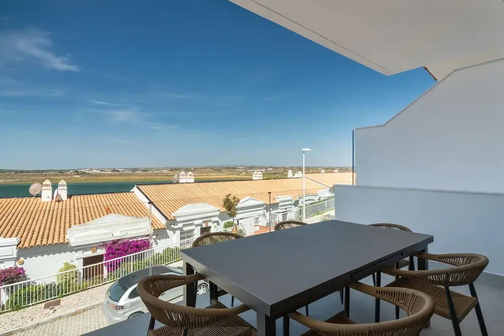 Duplex Townhouse With Balcony