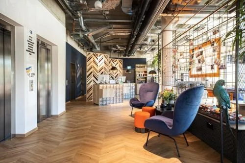Lobby & Reception