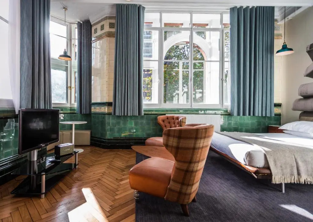 Luxury Double room (full double bed)