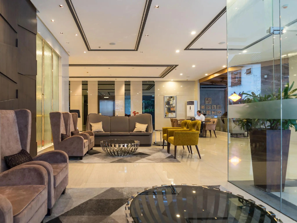 Lobby & Reception