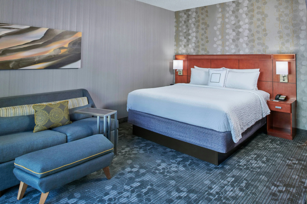 Courtyard by Marriott Indianapolis Castleton — 3