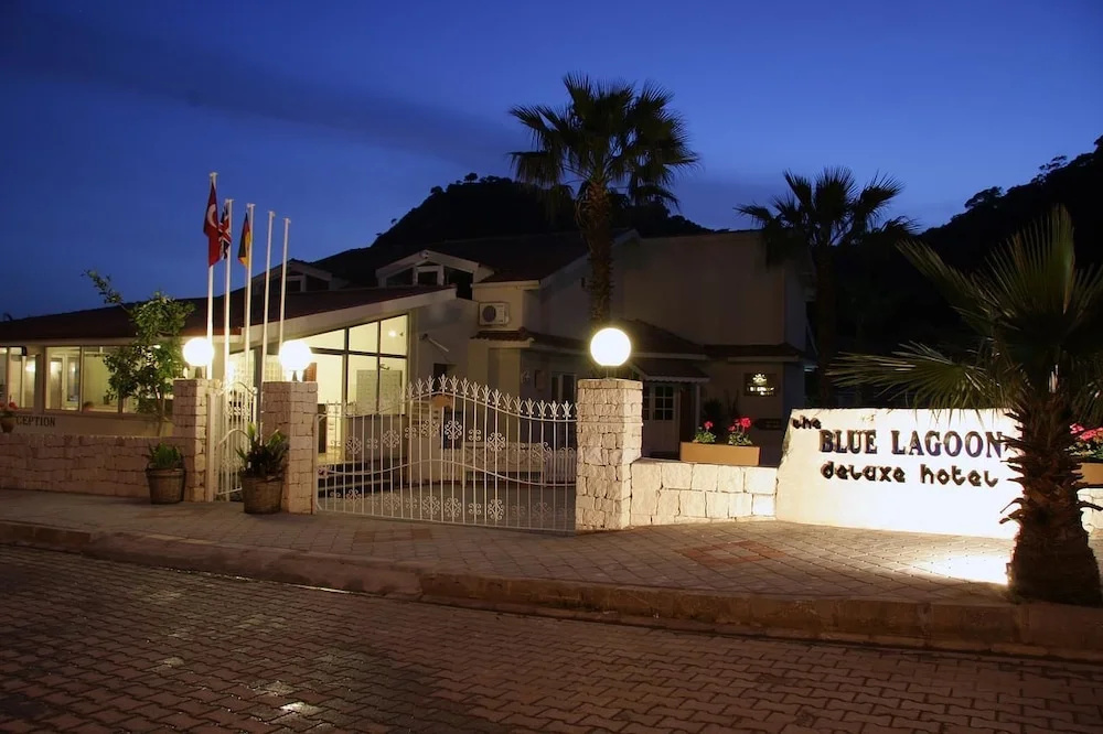 The Blue Lagoon Deluxe Hotel — фото