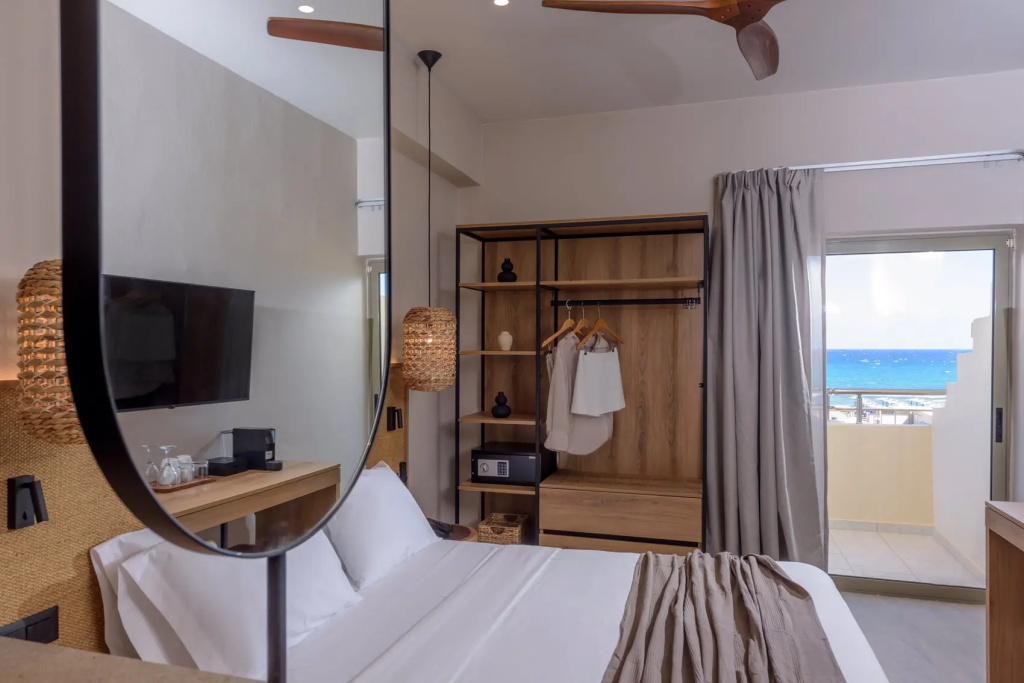 Premium room with partial sea view