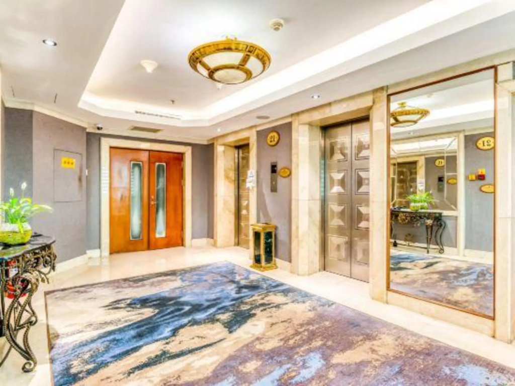 Lobby & Reception