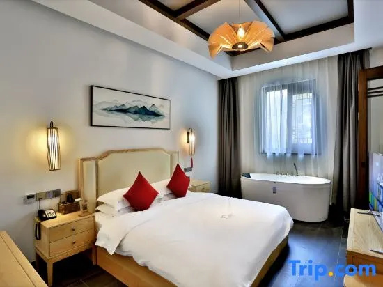 2 Bedrooms Standard Family room