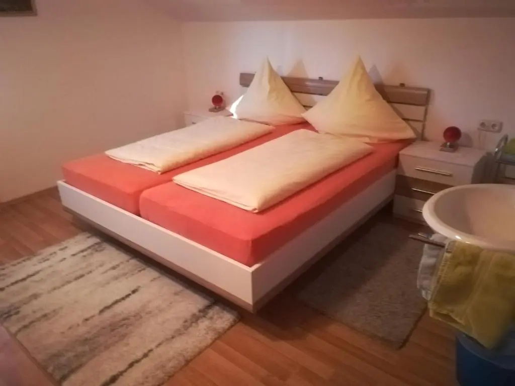 Deluxe Double room (full double bed)