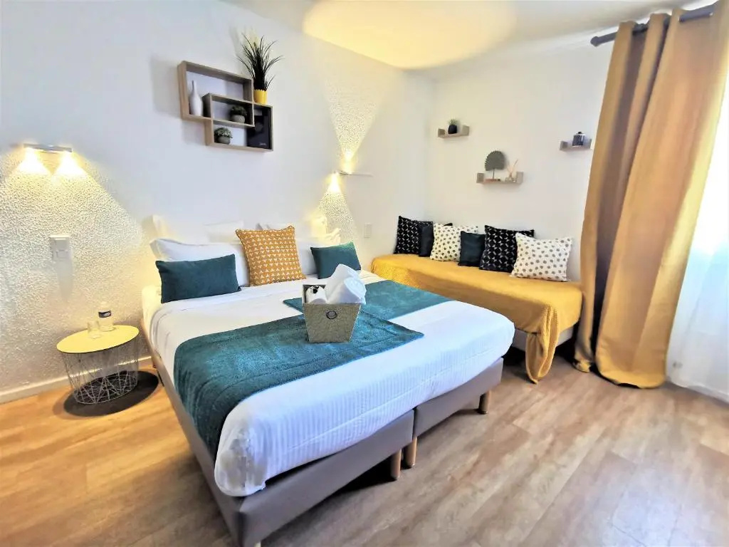 Standard Triple room