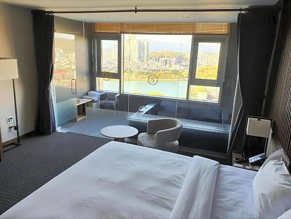 Standard Double room with partial view (twin beds)