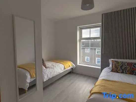 Sunbeam House Apartment 3