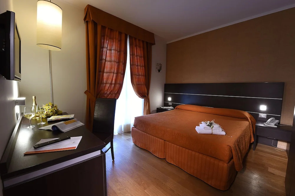 Standard Double room with balcony (full double bed)