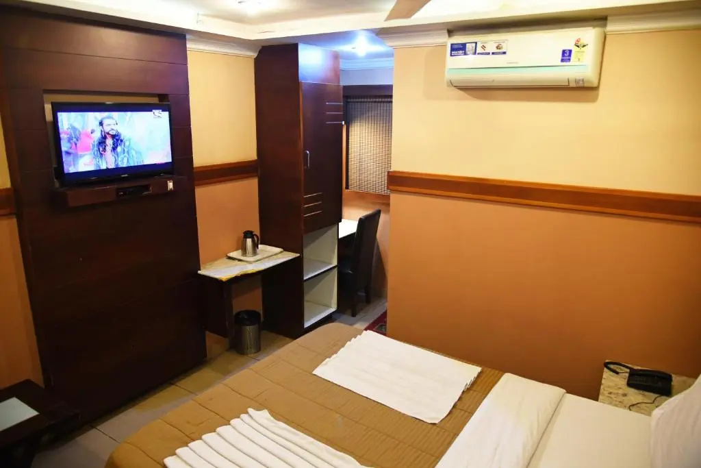 Deluxe Double room (full double bed)