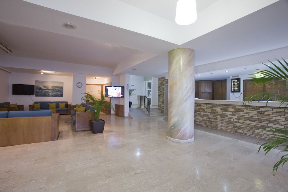 Lobby & Reception