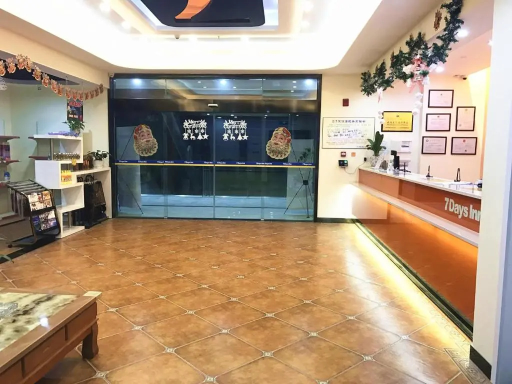 Lobby & Reception