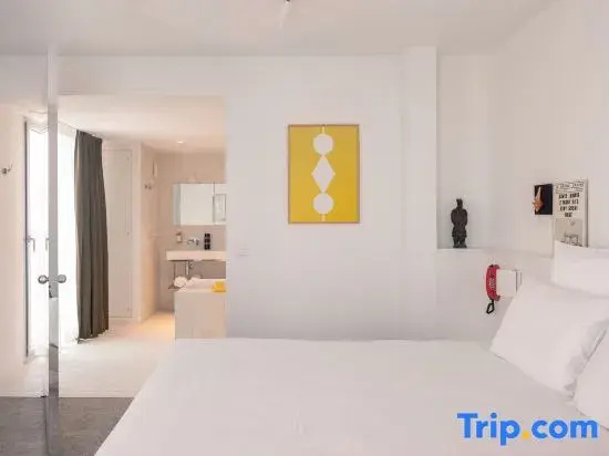 Suite with balcony and with harbour view