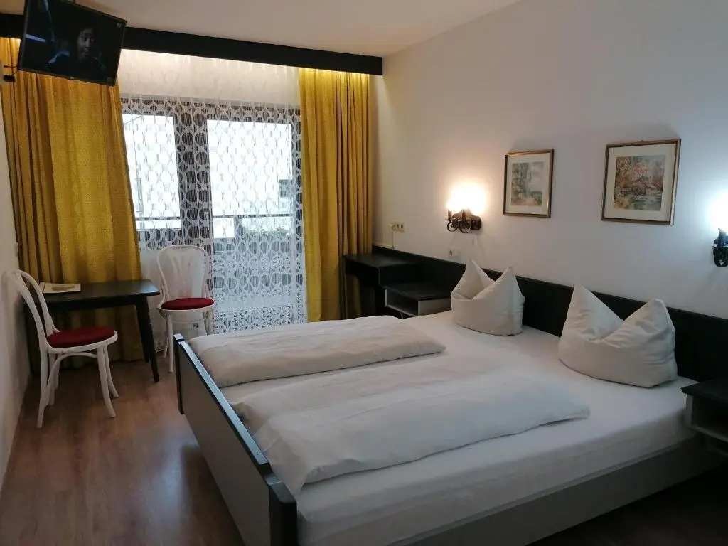 Standard Double room with balcony (full double bed)