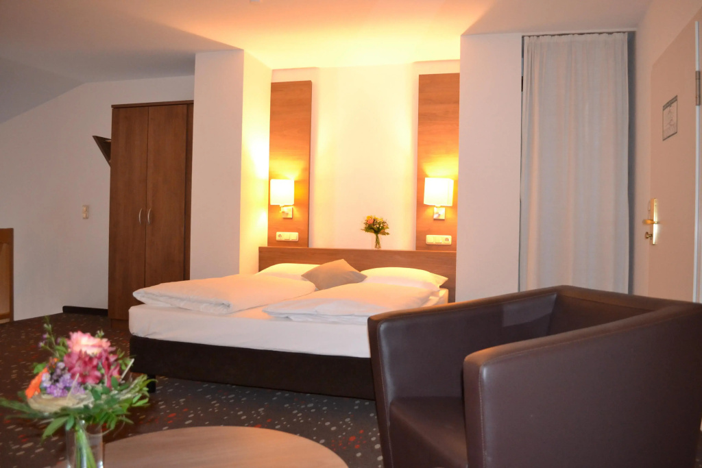 Double Suite (full double bed)