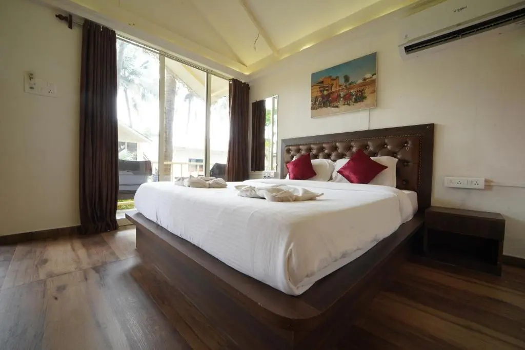 Deluxe Double room with balcony and with sea view (full double bed)