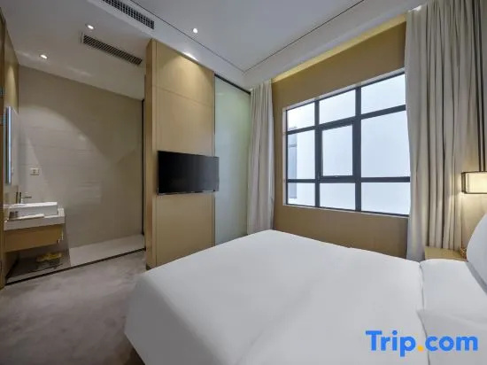 Business Double room (full double bed)