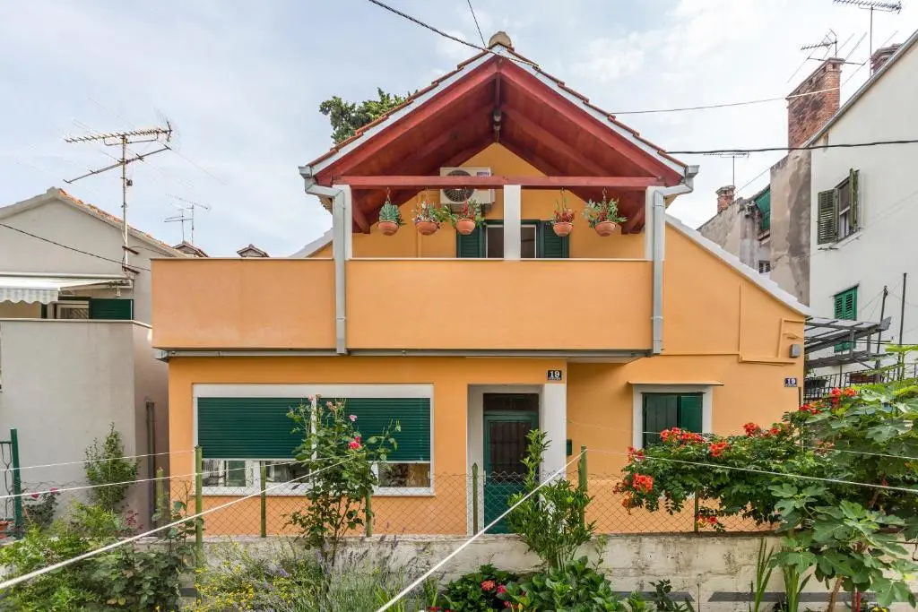 2 Bedrooms Apartment with balcony
