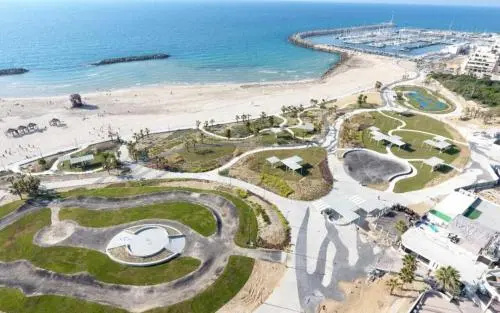 Beach & Waterfront